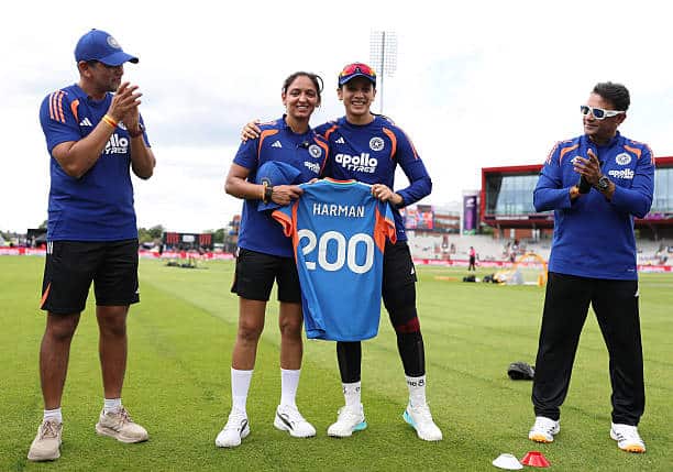 Harmanpreet Kaur Creates History as First Cricketer to Play 200 T20 Internationals Harmanpreet Kaur Becomes First Cricketer to Play 200 T20Is
