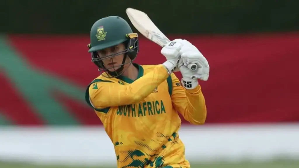 Wolvaardt and Kapp Lead South Africa Women Past Ireland